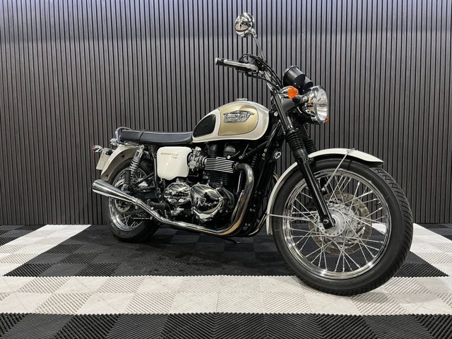 View our TRIUMPH BONNEVILLE T100