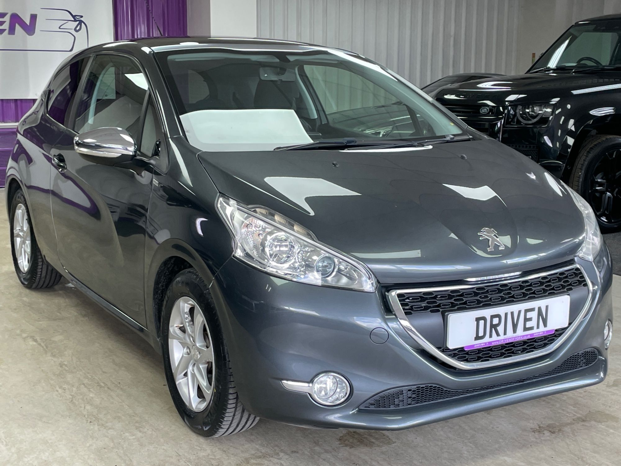 USED 2014 64 PEUGEOT 208 1.2 VTi Style Hatchback 3dr Petrol Manual Euro 5 (82 ps) 