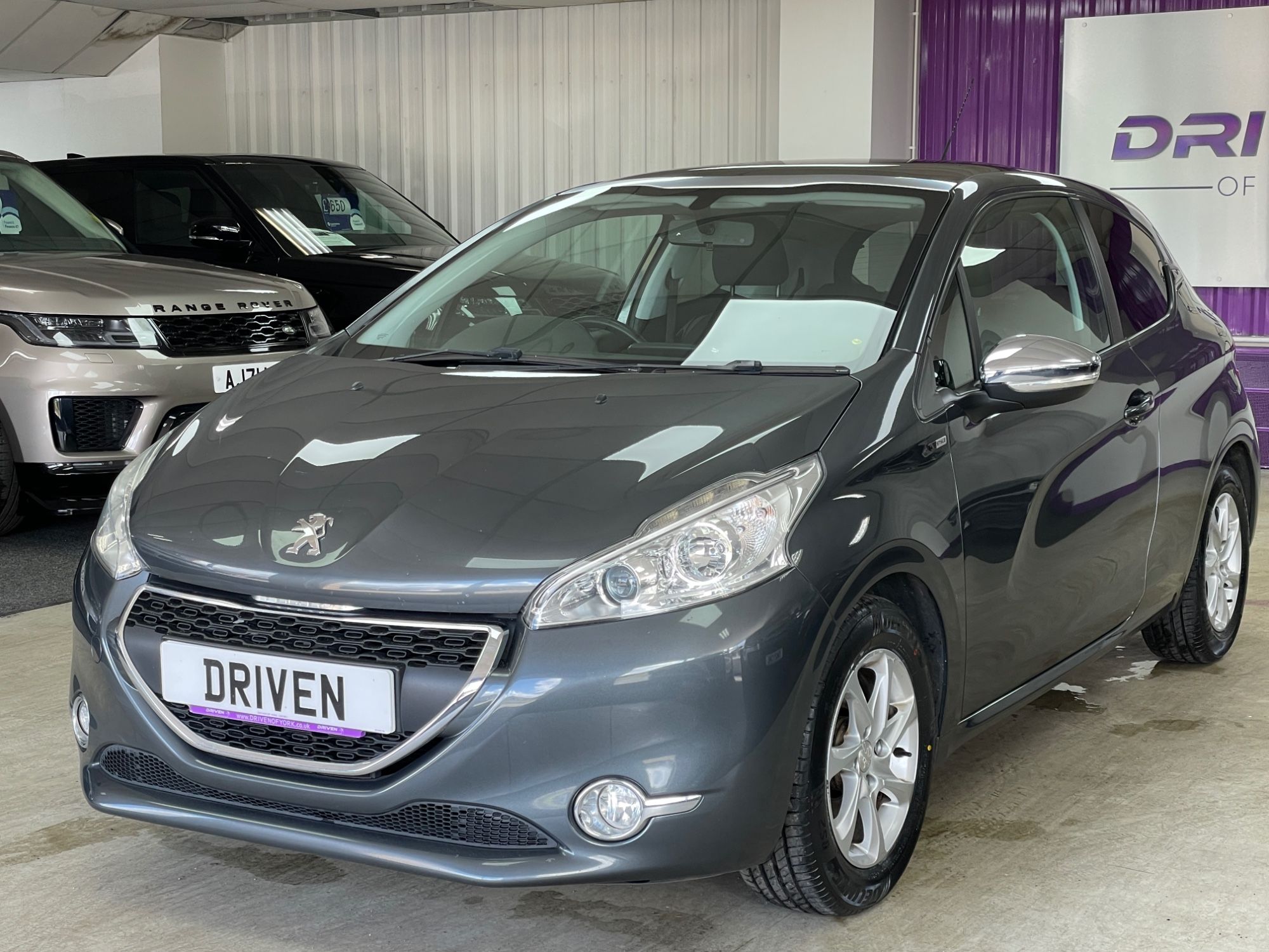 USED 2014 64 PEUGEOT 208 1.2 VTi Style Hatchback 3dr Petrol Manual Euro 5 (82 ps) 