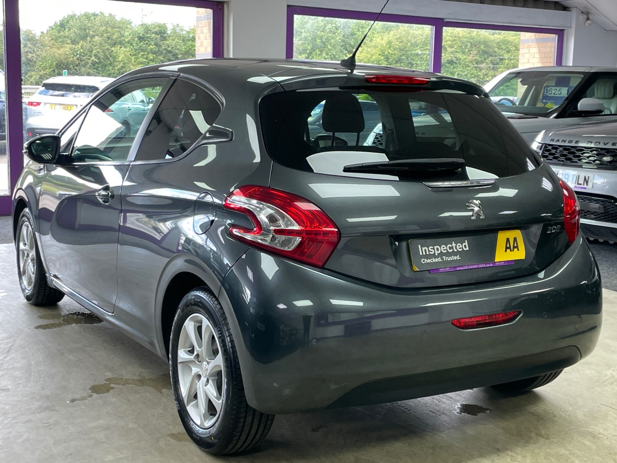 USED 2014 64 PEUGEOT 208 1.2 VTi Style Hatchback 3dr Petrol Manual Euro 5 (82 ps) 