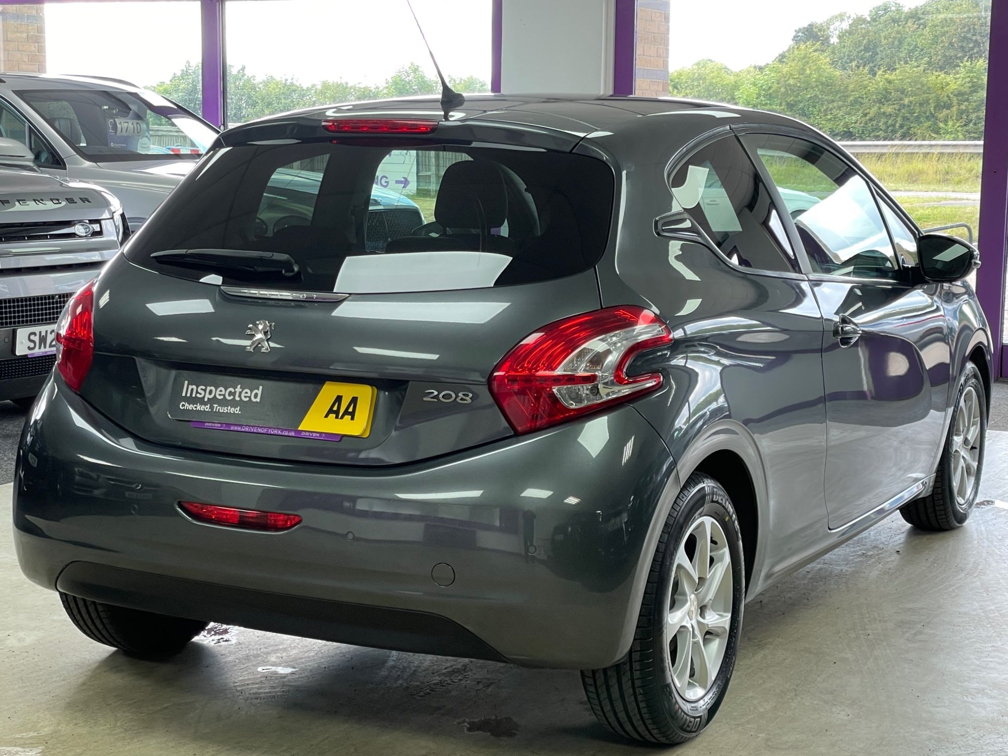 USED 2014 64 PEUGEOT 208 1.2 VTi Style Hatchback 3dr Petrol Manual Euro 5 (82 ps) 