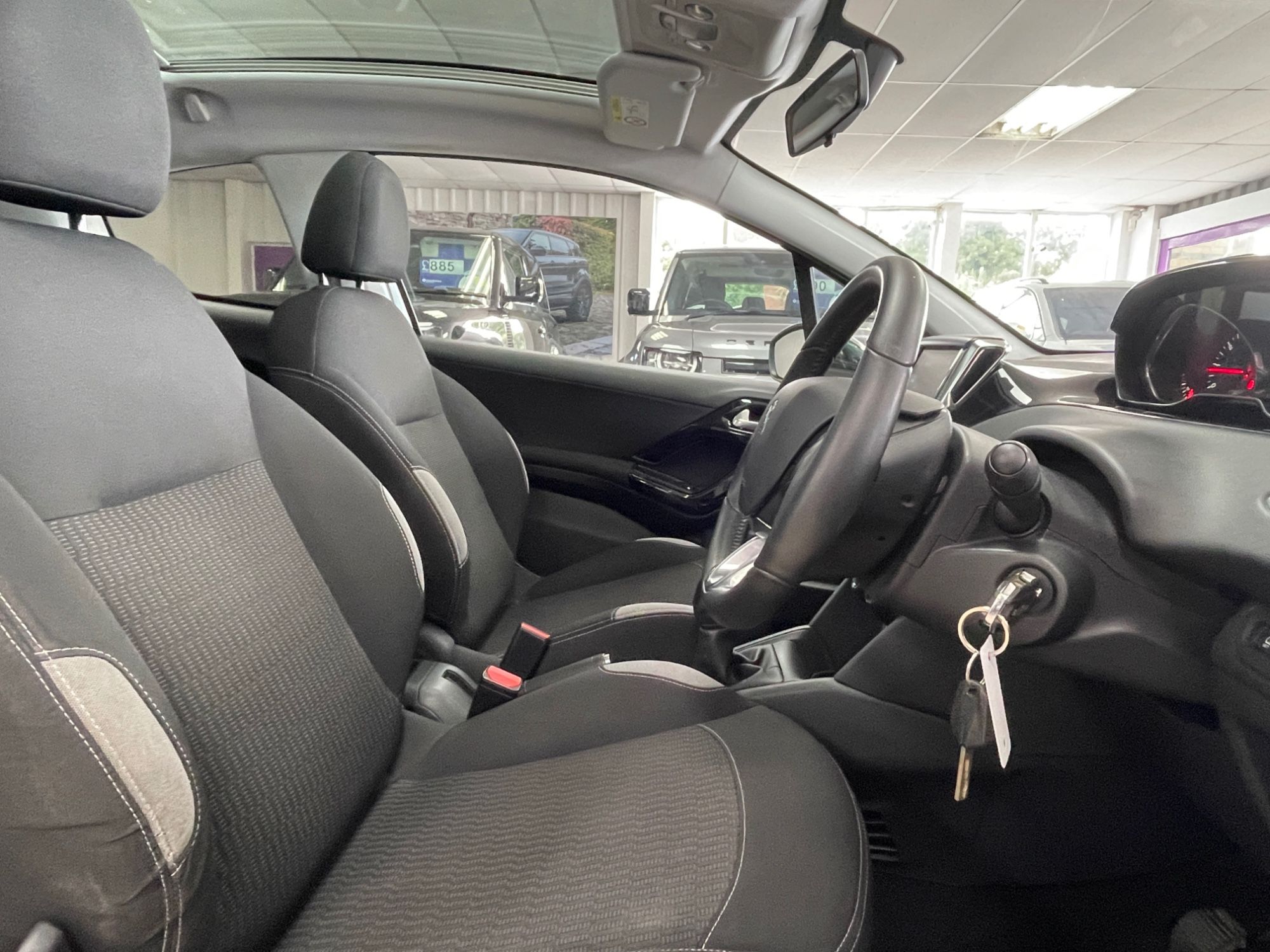 USED 2014 64 PEUGEOT 208 1.2 VTi Style Hatchback 3dr Petrol Manual Euro 5 (82 ps) 