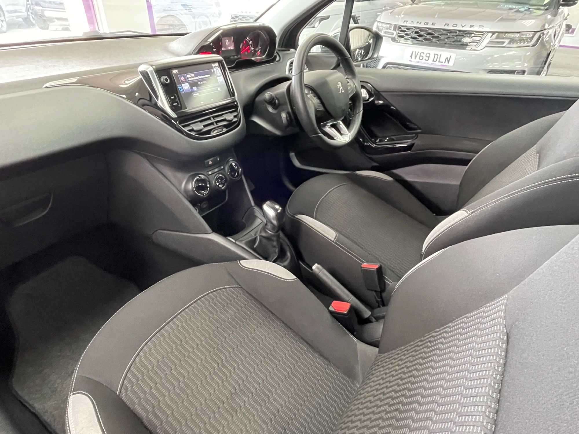 USED 2014 64 PEUGEOT 208 1.2 VTi Style Hatchback 3dr Petrol Manual Euro 5 (82 ps) 