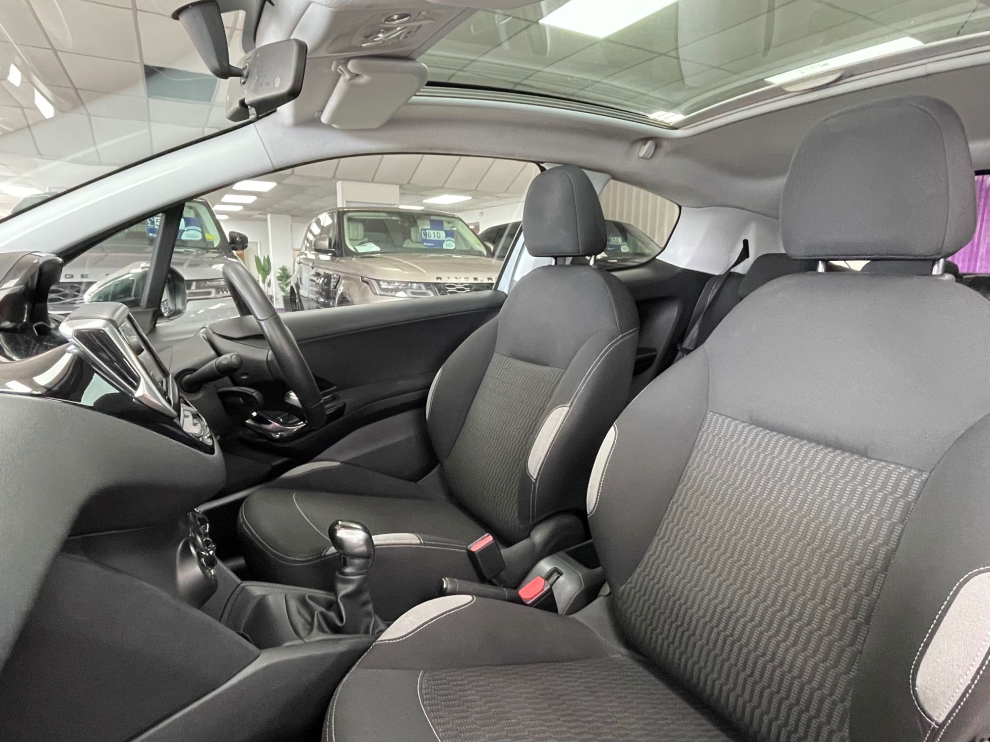USED 2014 64 PEUGEOT 208 1.2 VTi Style Hatchback 3dr Petrol Manual Euro 5 (82 ps) 