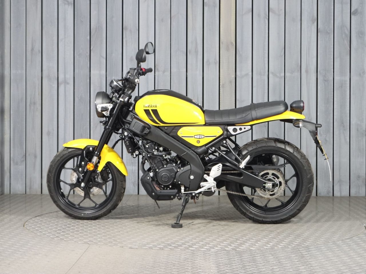 YAMAHA XSR125