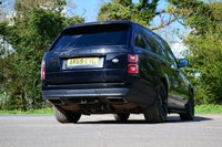 USED 2019 69 LAND ROVER RANGE ROVER 2.0 P400e 12.4kWh GPF Vogue SE SUV 5dr Petrol Plug-in Hybrid Auto 4WD Euro 6 (s/s) (404 ps) NARVIK BLACK METALLIC PAINTWORK + SUNROOF + FRIDGE + OYSTER LEATHER