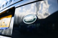 USED 2019 69 LAND ROVER RANGE ROVER 2.0 P400e 12.4kWh GPF Vogue SE SUV 5dr Petrol Plug-in Hybrid Auto 4WD Euro 6 (s/s) (404 ps) NARVIK BLACK METALLIC PAINTWORK + SUNROOF + FRIDGE + OYSTER LEATHER
