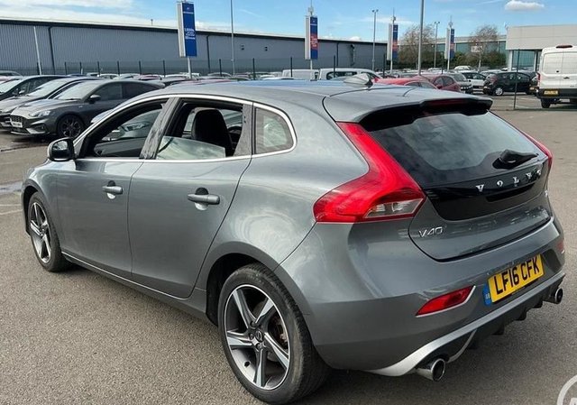 2016 VOLVO V40 - Photo 3