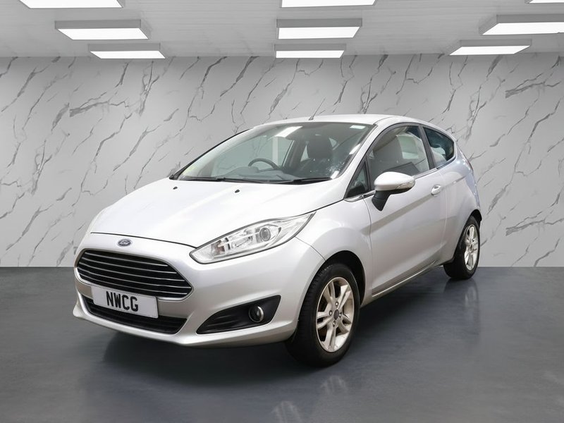2015 Ford Fiesta in silver — photo 2 of 11