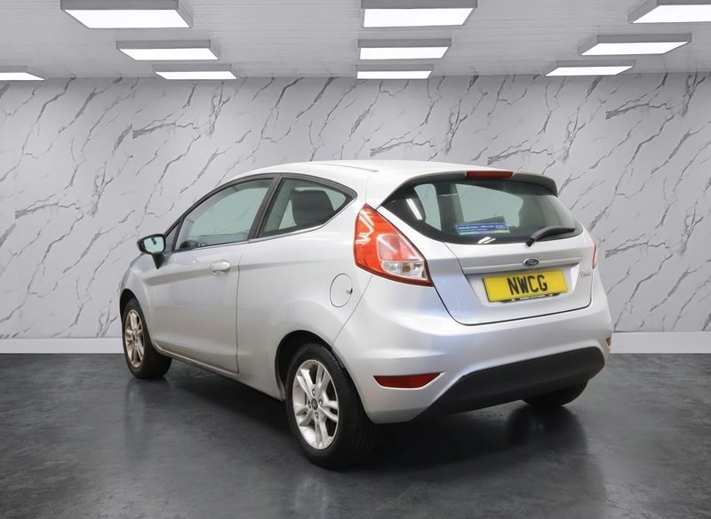 2015 Ford Fiesta in silver — photo 3 of 11