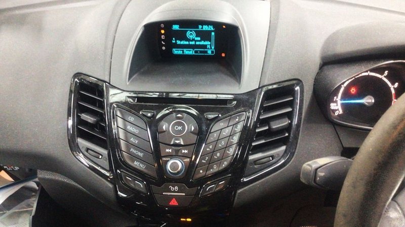 2015 Ford Fiesta in silver — photo 7 of 14