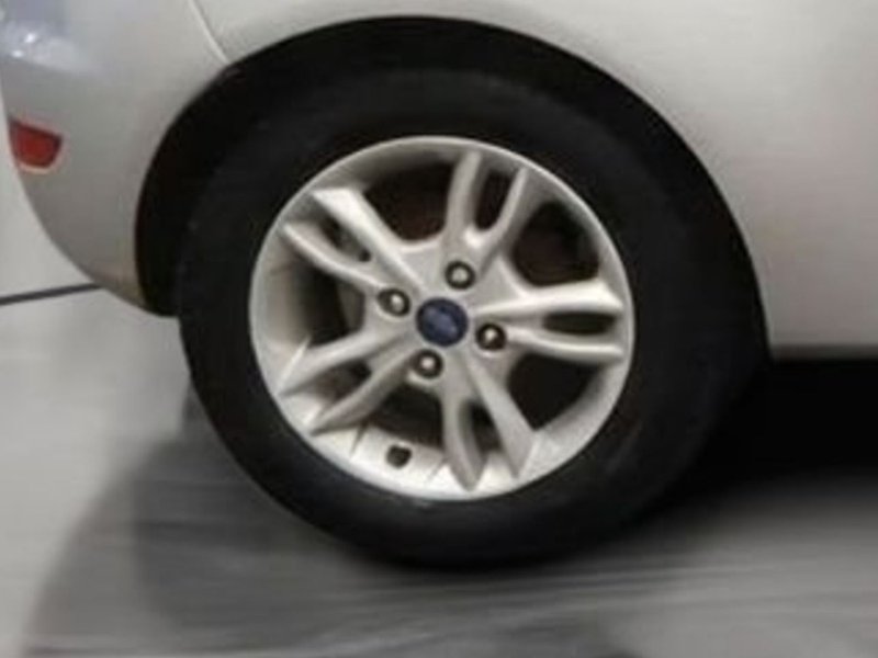 2015 Ford Fiesta in silver — photo 12 of 14