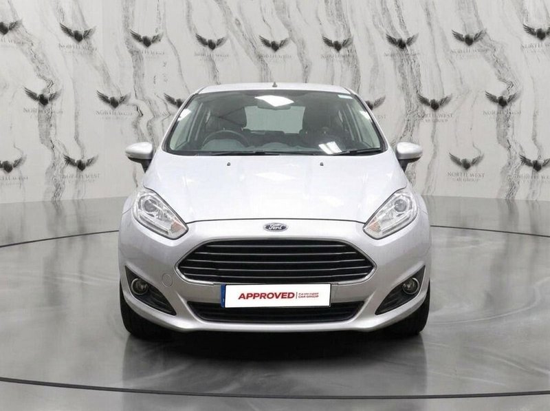 2015 Ford Fiesta in silver — photo 13 of 14