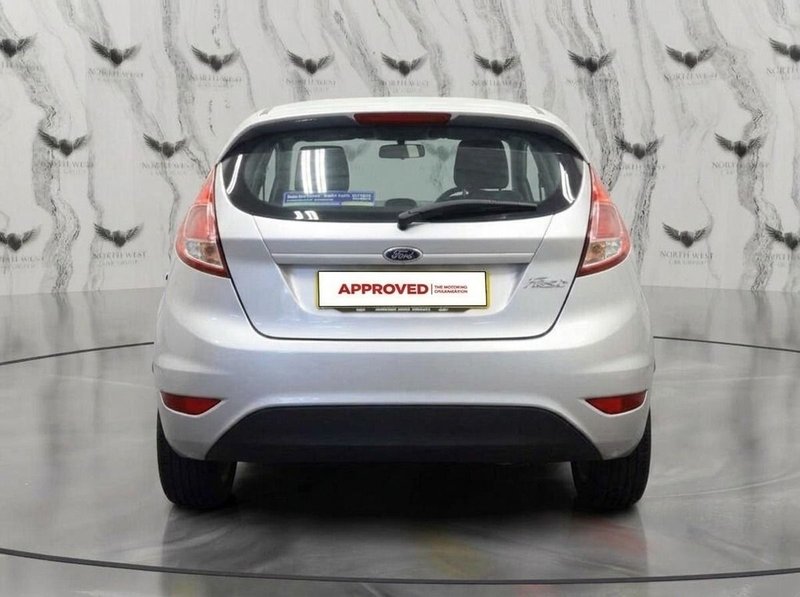 2015 Ford Fiesta in silver — photo 14 of 14