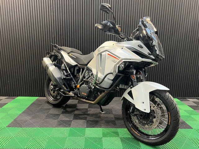 View our KTM 1290 SUPER ADVENTURE S