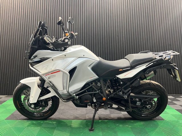View our KTM 1290 SUPER ADVENTURE S
