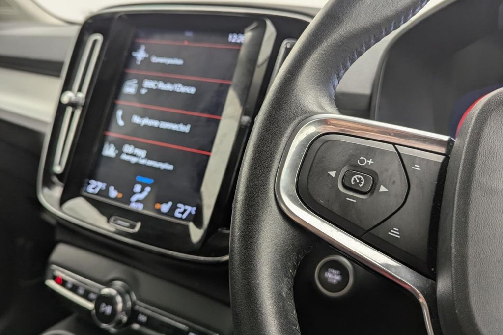USED 2018 18 VOLVO XC40 1.5 T3 Momentum SUV 5dr Petrol Manual Euro 6 (s/s) (156 ps) Sat Nav, Climate, Sensors