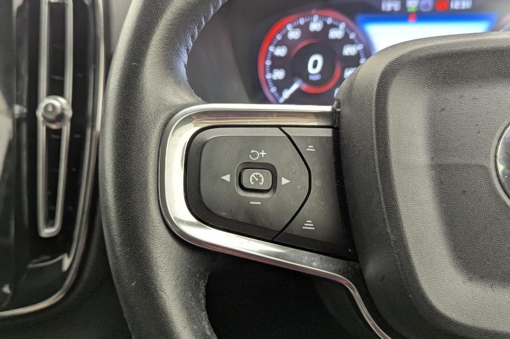 USED 2018 18 VOLVO XC40 1.5 T3 Momentum SUV 5dr Petrol Manual Euro 6 (s/s) (156 ps) Sat Nav, Climate, Sensors