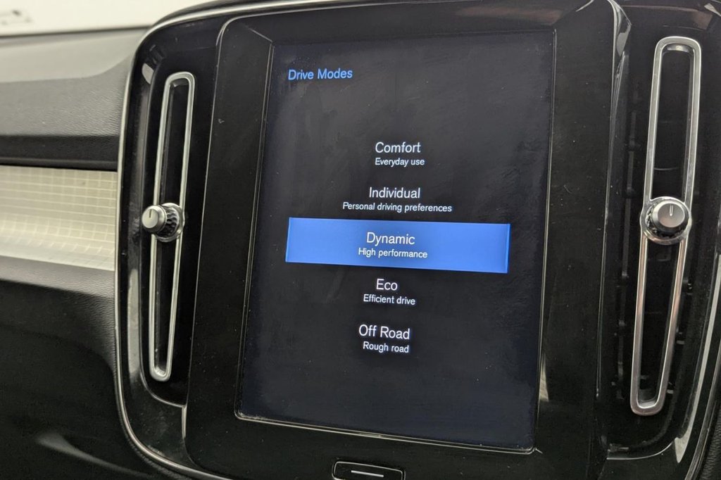 USED 2018 18 VOLVO XC40 1.5 T3 Momentum SUV 5dr Petrol Manual Euro 6 (s/s) (156 ps) Sat Nav, Climate, Sensors