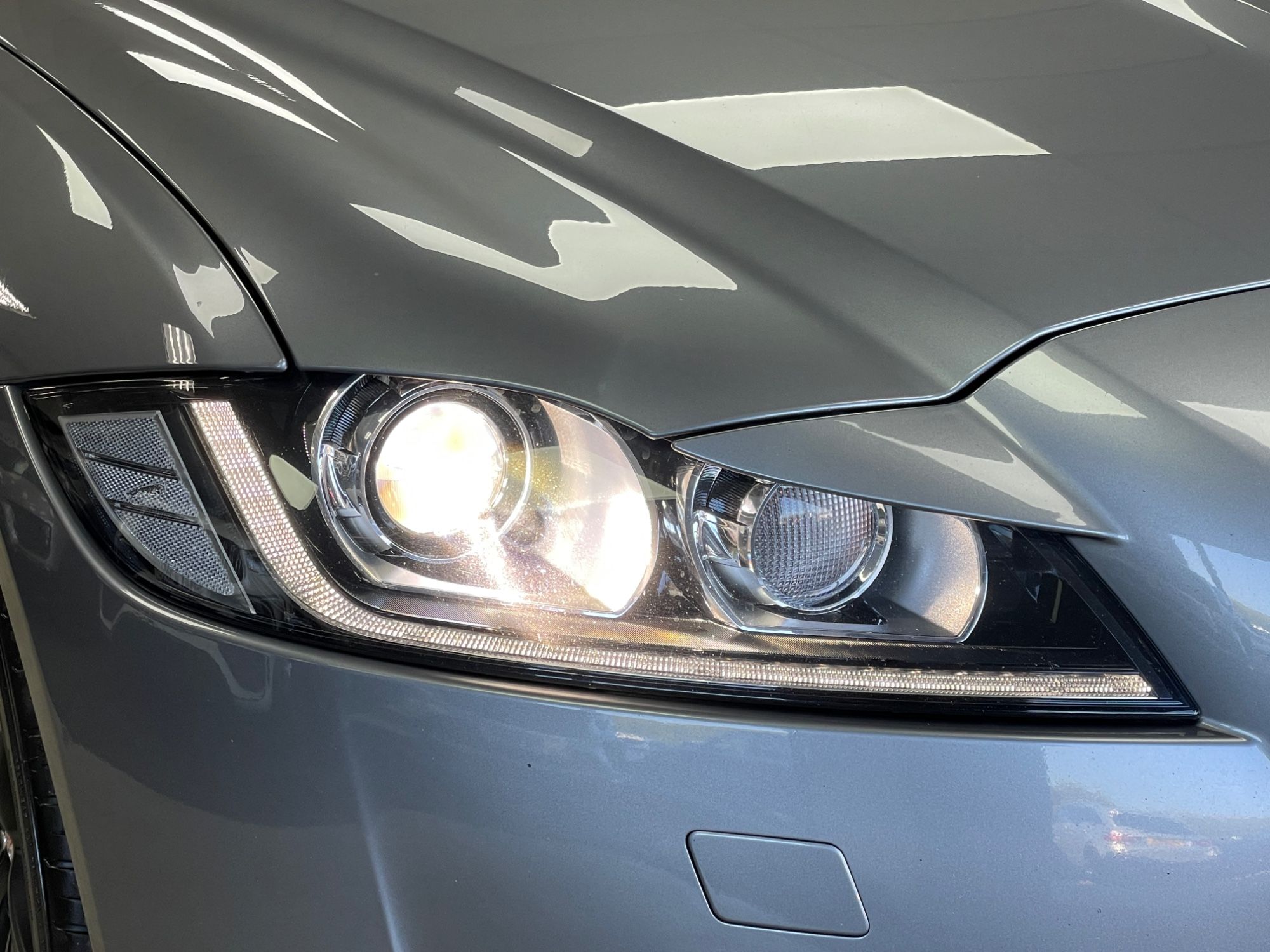 USED 2020 70 JAGUAR XF 2.0d R-Sport Sportbrake 5dr Diesel Auto Euro 6 (s/s) (180 ps) 