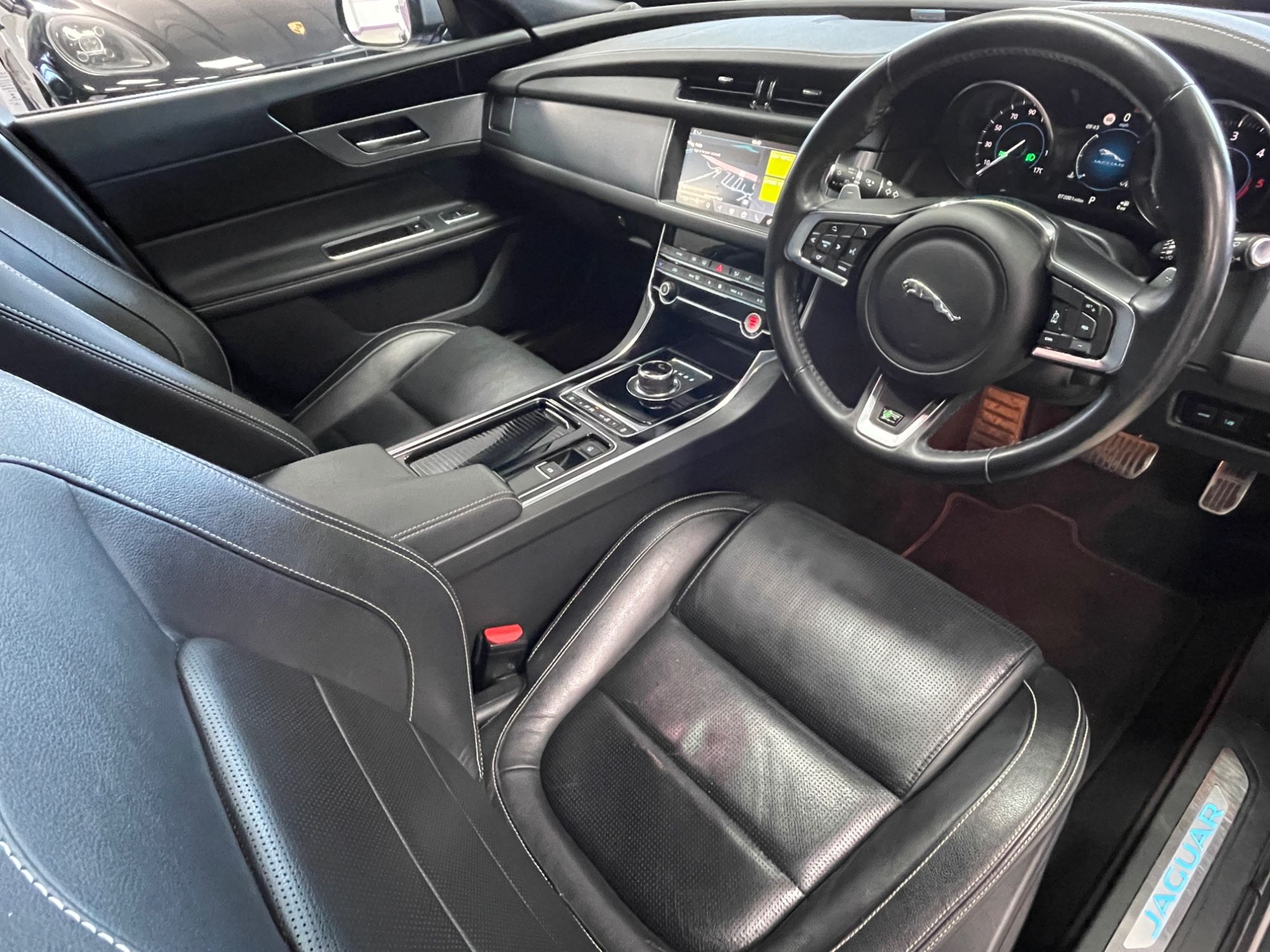 USED 2020 70 JAGUAR XF 2.0d R-Sport Sportbrake 5dr Diesel Auto Euro 6 (s/s) (180 ps) 