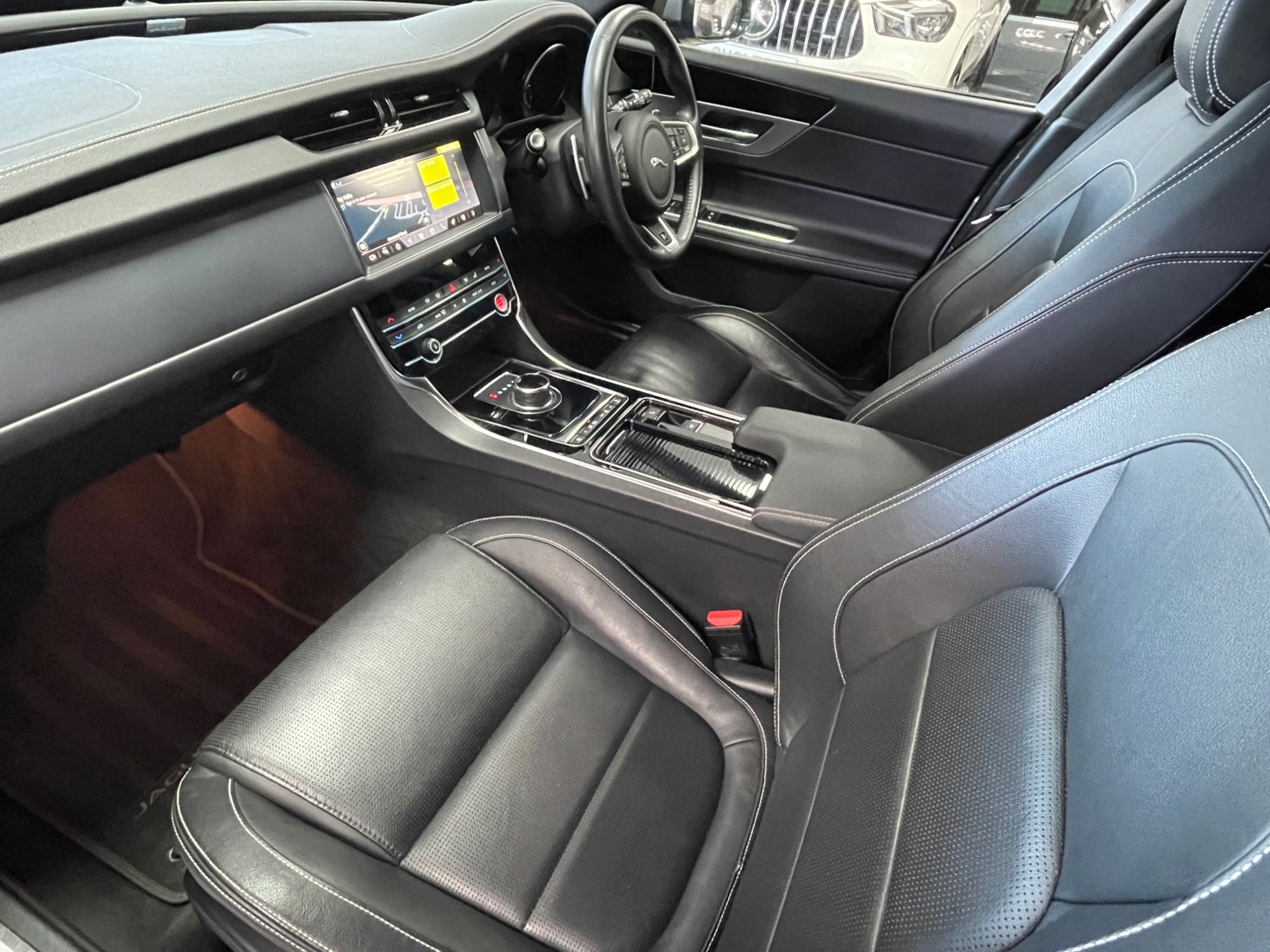 USED 2020 70 JAGUAR XF 2.0d R-Sport Sportbrake 5dr Diesel Auto Euro 6 (s/s) (180 ps) 