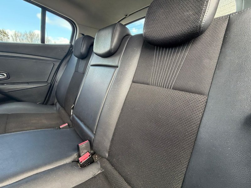2010 Renault Megane in grey — photo 11 of 18