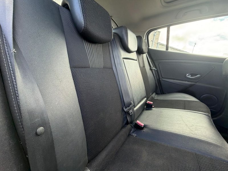 2010 Renault Megane in grey — photo 13 of 18