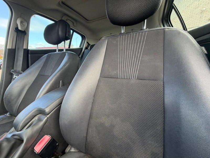 2010 Renault Megane in grey — photo 14 of 18