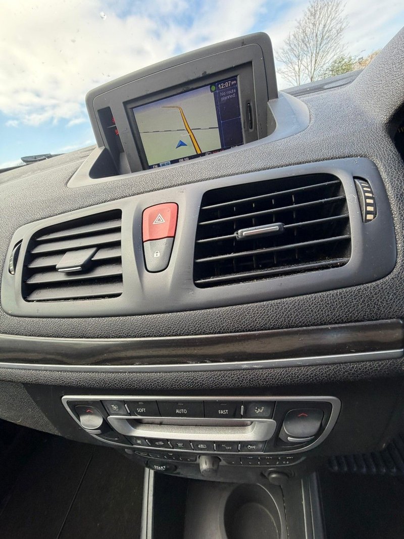 2010 Renault Megane in grey — photo 16 of 18