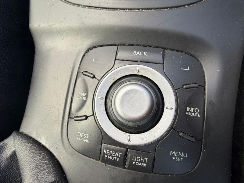 2010 Renault Megane in grey — photo 17 of 18