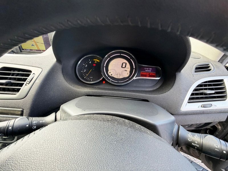 2010 Renault Megane in grey — photo 18 of 18