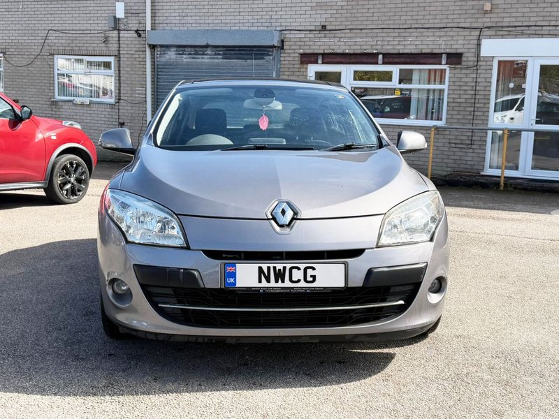 2010 Renault Megane in grey — photo 3 of 18