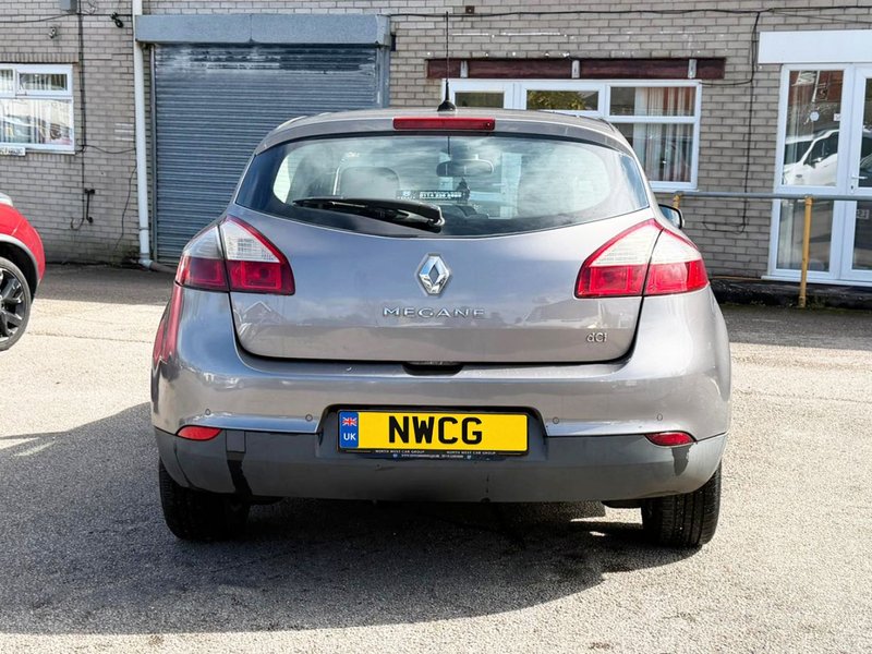 2010 Renault Megane in grey — photo 8 of 18
