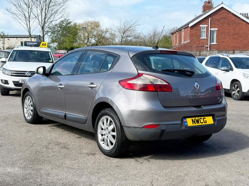 2010 Renault Megane in grey — photo 6 of 18