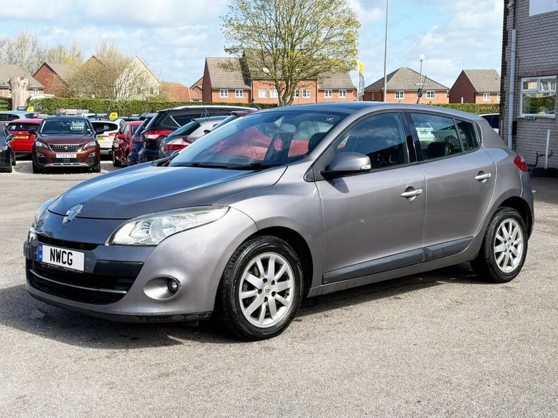 2010 Renault Megane in grey — photo 5 of 18