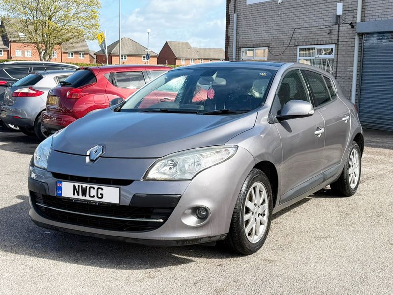 2010 Renault Megane in grey — photo 4 of 18