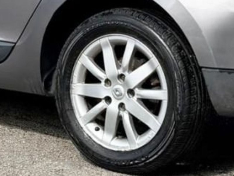 2010 Renault Megane in grey — photo 10 of 18