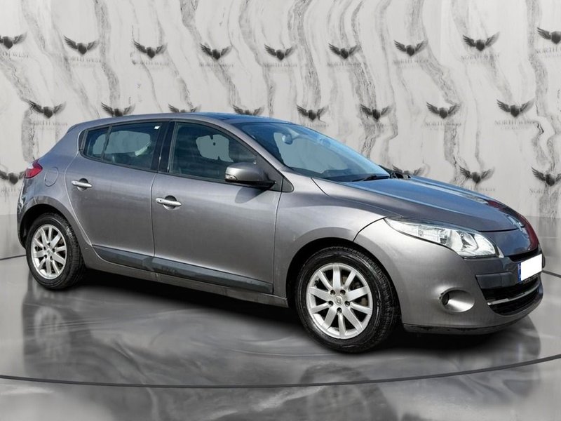 2010 Renault Megane in grey — photo 2 of 18