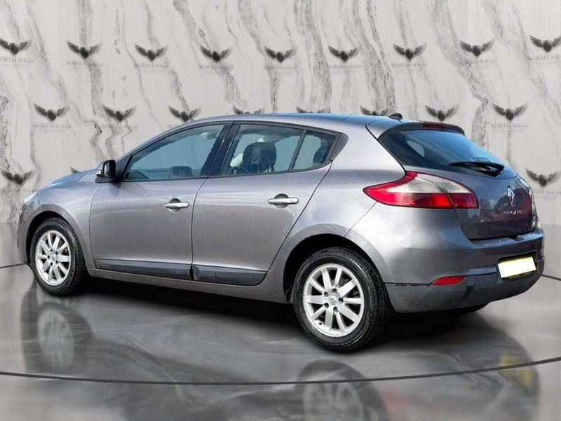 2010 Renault Megane in grey — photo 7 of 18