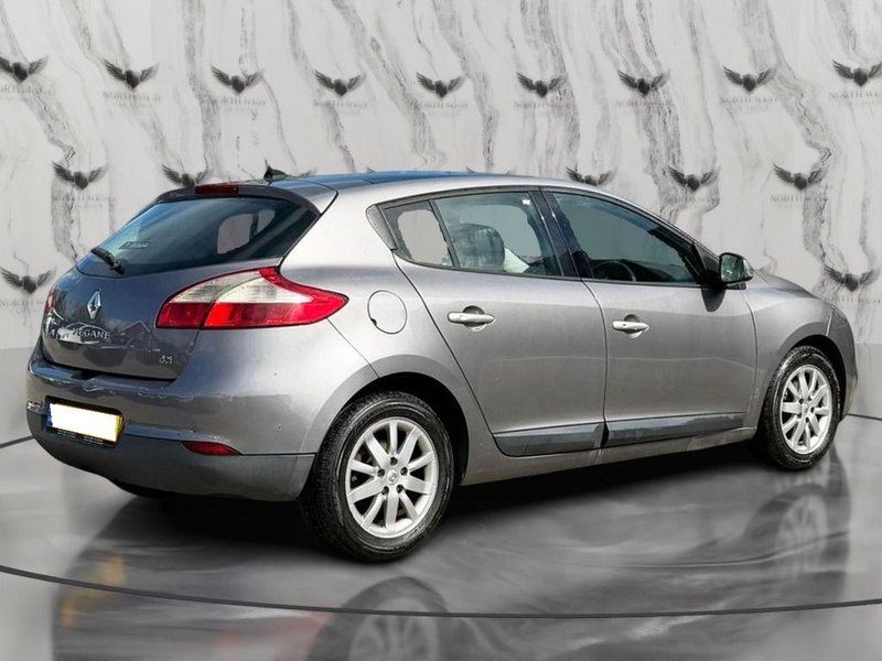 2010 Renault Megane in grey — photo 9 of 18