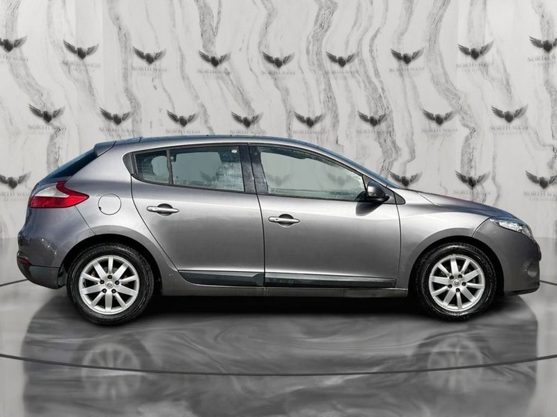 2010 Renault Megane in grey — photo 12 of 18