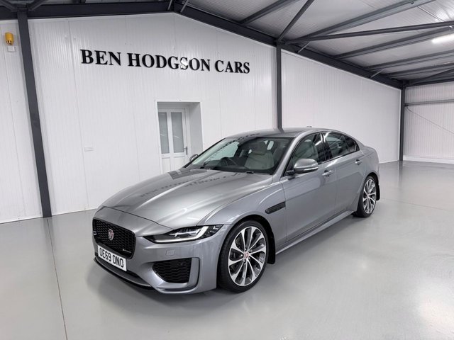 JAGUAR XE - Photo 2