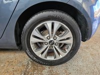 USED 2016 16 KIA VENGA 1.6 3 MPV 5dr Petrol Auto Euro 6 (123 bhp) REVERSING CAMERA+ PARKING SENSORS+ PRIVACY GLASS+ SAT NAV+ CLIMATE CONTROL+ HALF LEATHER TRIM+ TEMPORARY SPARE WHEEL+ CRUISE CONTROL+ DAYTIME RUNNING LIGHTS+ TRACTION CONTROL+ FOLDING MIRRORS+ BLUETOOTH+ FRONT HEATED SEATS+ 1 PREVIOUS OWNER+ 16 INCH ALLOY WHEELS+ SERVICE HISTORY+