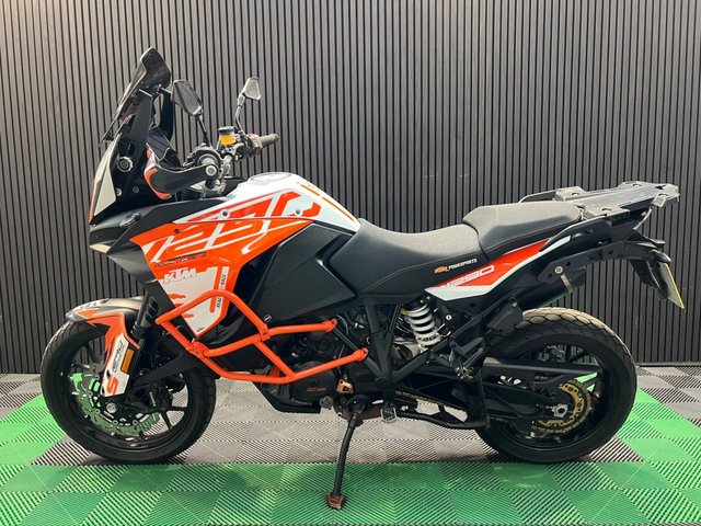 View our KTM 1290 SUPER ADVENTURE S