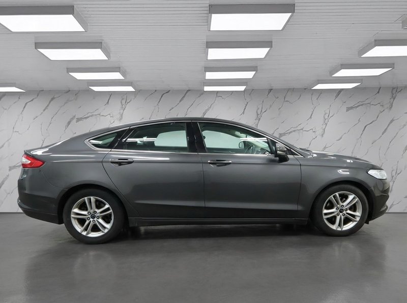 2016 Ford Mondeo in grey — photo 6 of 11
