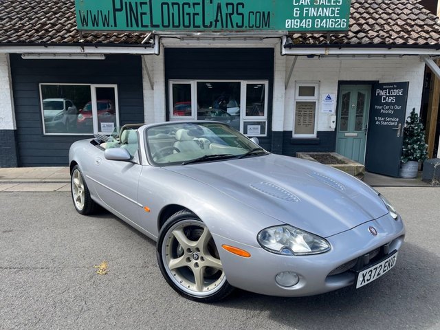 View our Jaguar Xkr 4.0 Supercharged Convertible 2dr Petrol Automatic (340 g/km, 370 bhp)