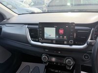 USED 2018 68 KIA STONIC Grey 1.0 T-GDi 4 Euro 6 SUV, 33,700 miles, ULEZ compliant, Automatic, 17in Alloys, 7in Display, CarPlay/Android Auto, Cruise, Rear Camera, A/C. This 2018 Kia Stonic T GDi 4 presents a remarkable opportunity with exceptionally low mileage for its age, having covered just 33,700 miles. This Euro 6 compliant 1.0 litre petrol model, finished in the 4 trim, offers a compelling blend of modern technology and comfort. Inside, you'll find a heated steering wheel and heated front seats, perfect for those colder mornings, alongside automatic air conditioning to maintain your ideal cabin temperature. The convenience of Android Auto & Apple Carplay