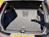 USED 2020 20 VOLVO XC40 1.5 T3 Momentum SUV 5dr Petrol Auto Euro 6 (s/s) (163 ps) Keyless entry, Blind spot alerts,