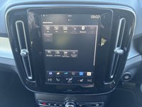 USED 2020 20 VOLVO XC40 1.5 T3 Momentum SUV 5dr Petrol Auto Euro 6 (s/s) (163 ps) Keyless entry, Blind spot alerts,